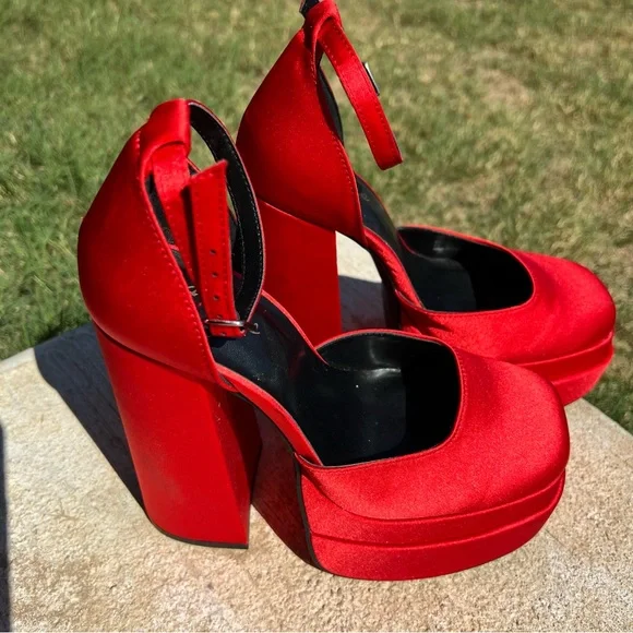 Chic Red Platform Heels by Aldo - Picture 4 of 6